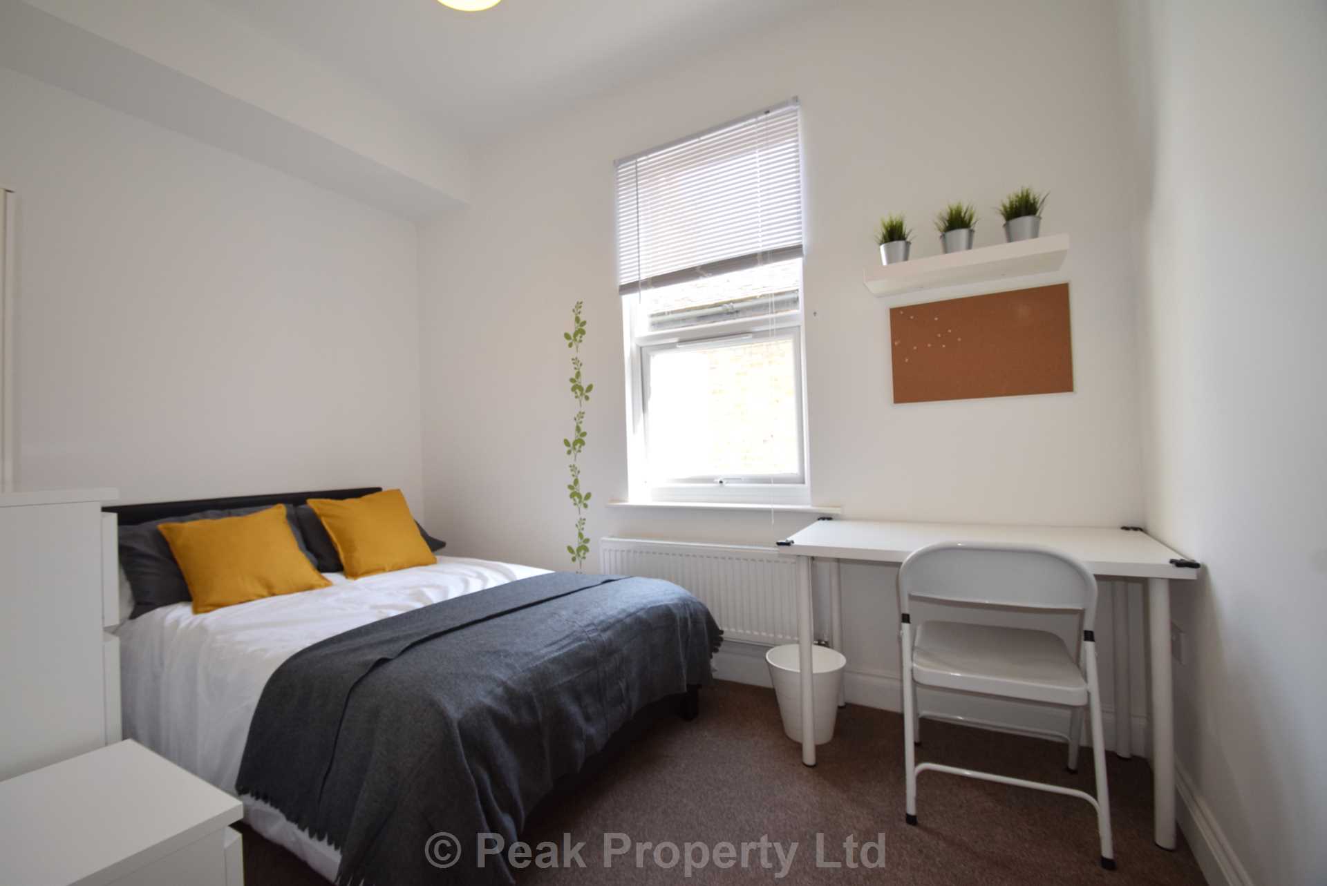 Room Portland Avenue in Southend-on-Sea