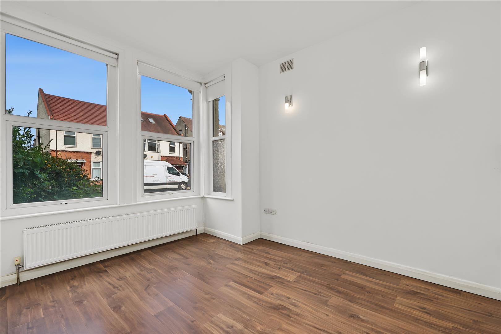 Flat Rosemary Avenue in London