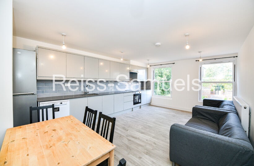 House Lockesfield Place in Greater London