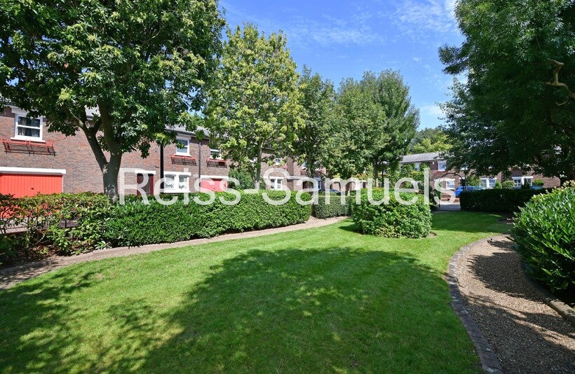 House Lockesfield Place in Greater London