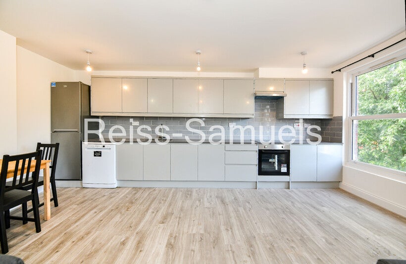 House Lockesfield Place in Greater London