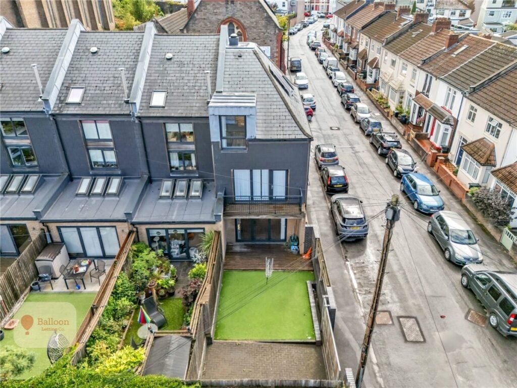 House Durnford Avenue in Bristol