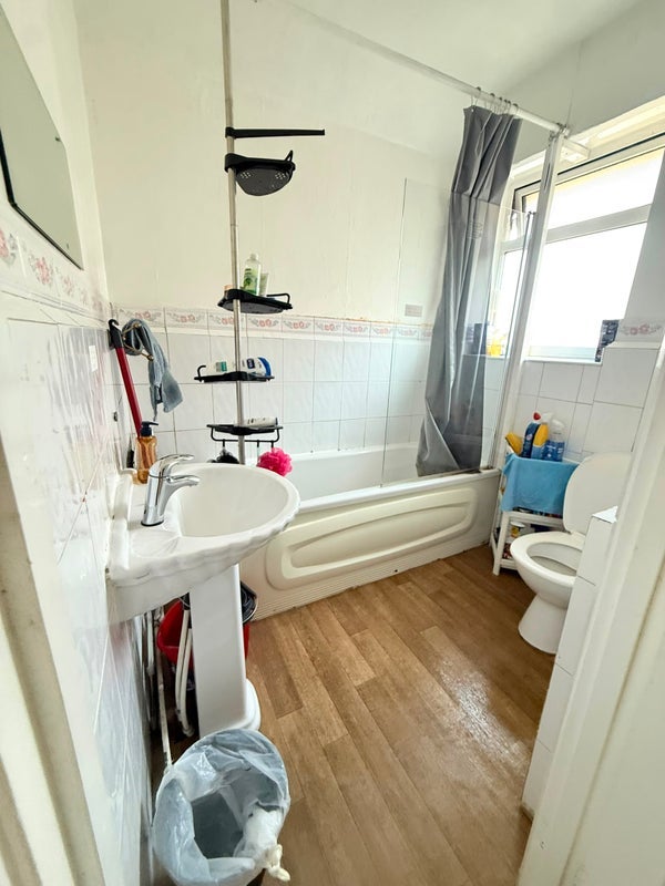 Room Friary Road in Greater London