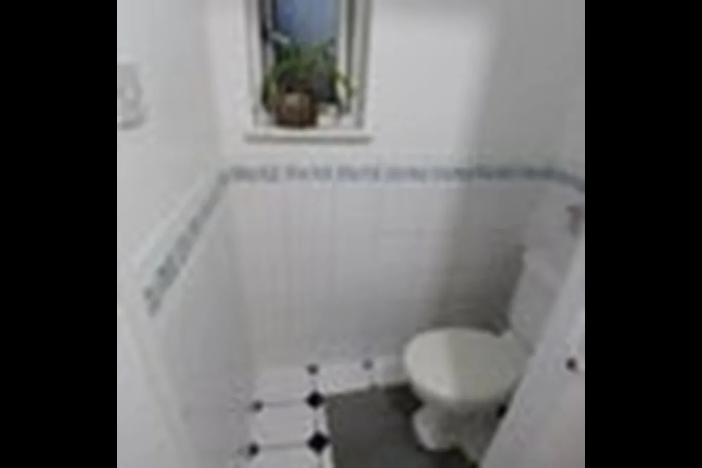 Room Rainham Road South in Greater London