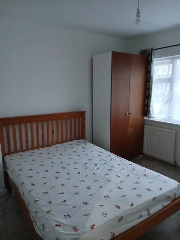 Room Rainham Road South in Greater London