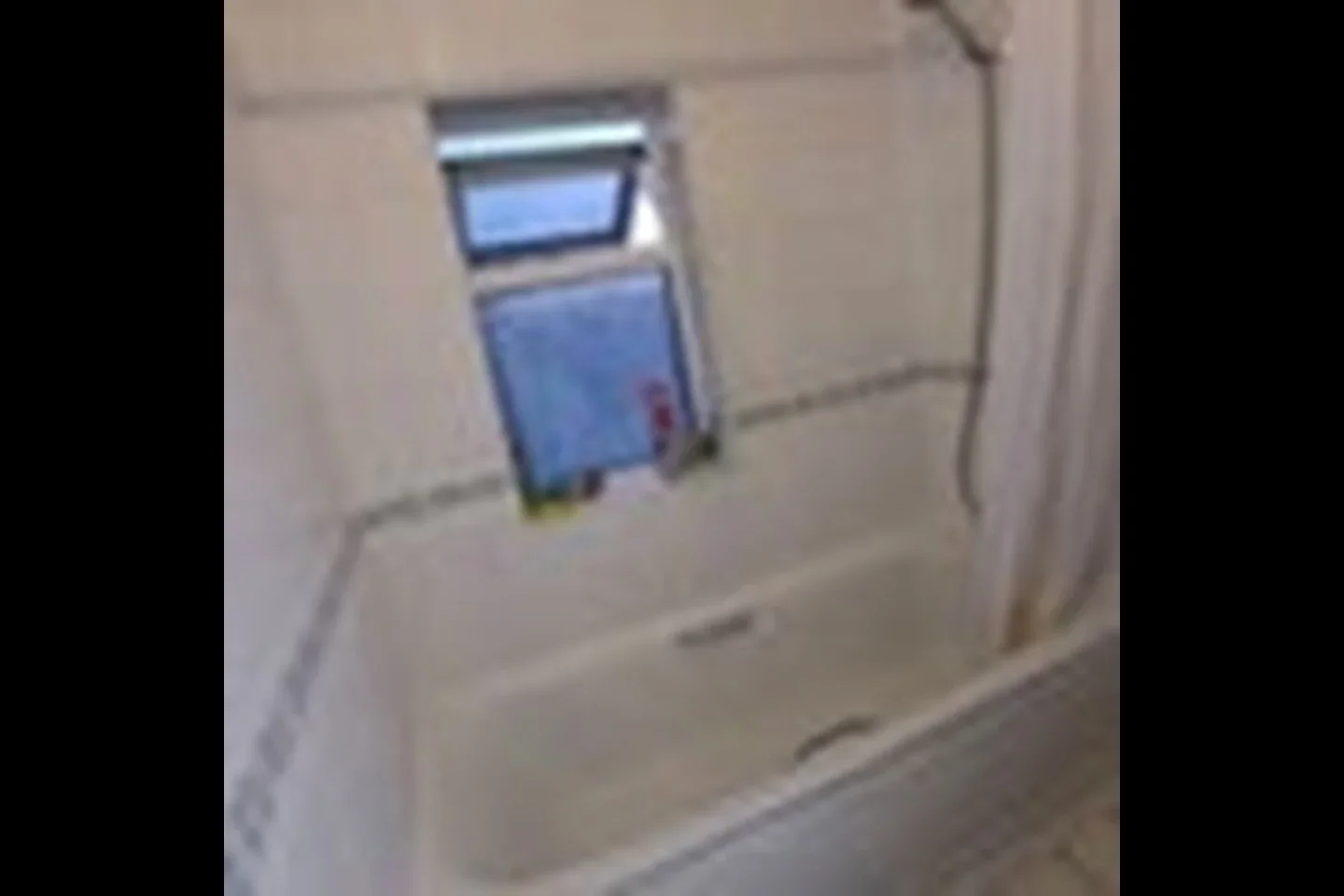 Room Rainham Road South in Greater London
