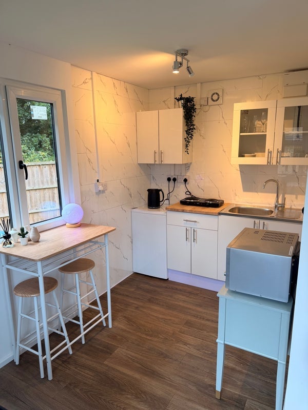 Flat Lomond Gardens in Greater London
