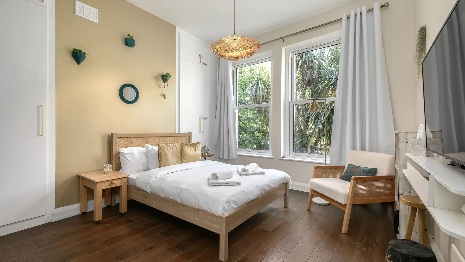 Flat Wightman Road in Greater London