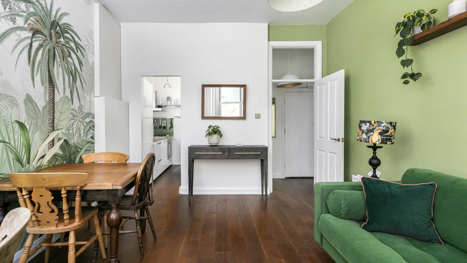 Flat Wightman Road in Greater London
