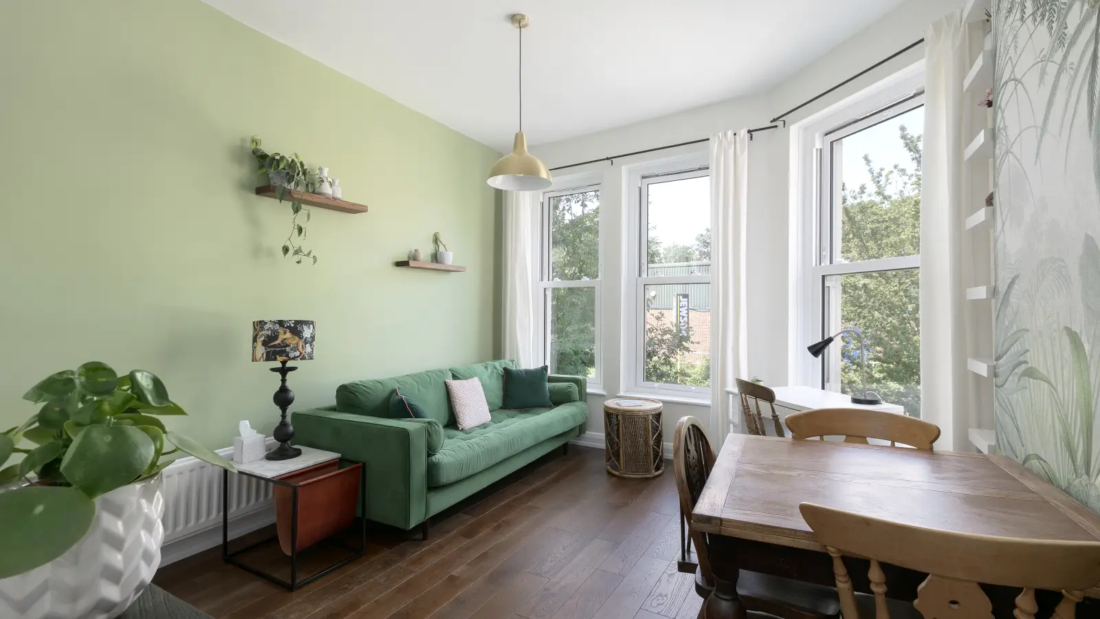 Flat Wightman Road in Greater London
