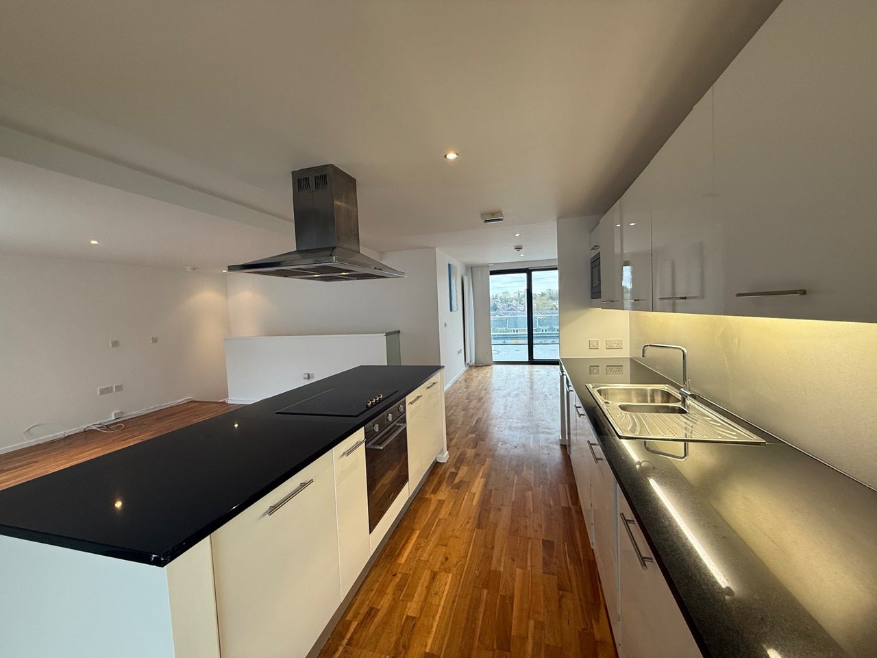 Flat Woodfield Road in Trafford