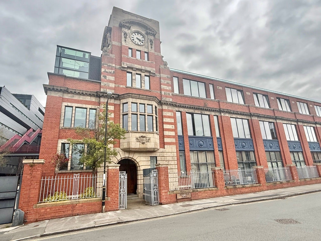 Flat Woodfield Road in Trafford