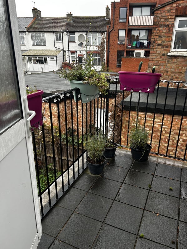 Room Long Lane in Greater London