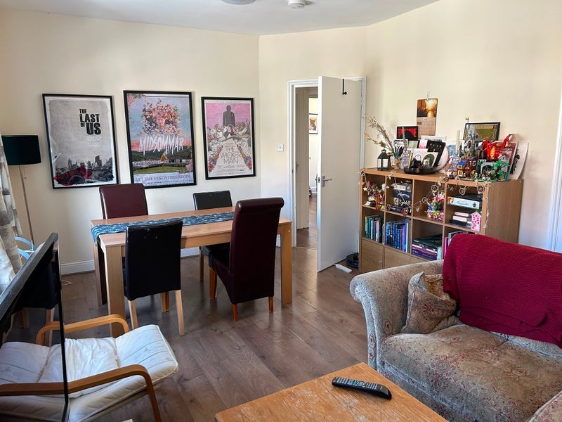 Room Long Lane in Greater London
