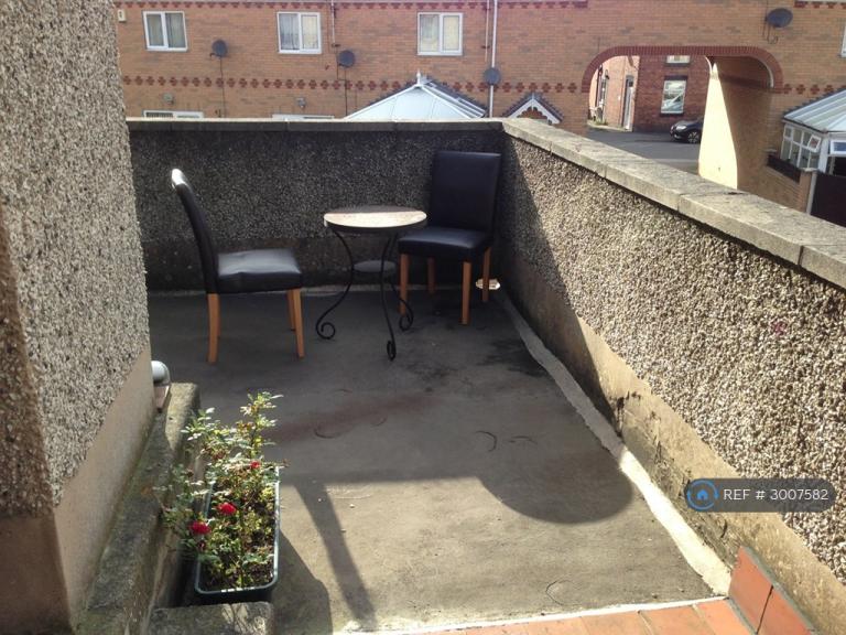 Flat Sunny Bank in Wakefield