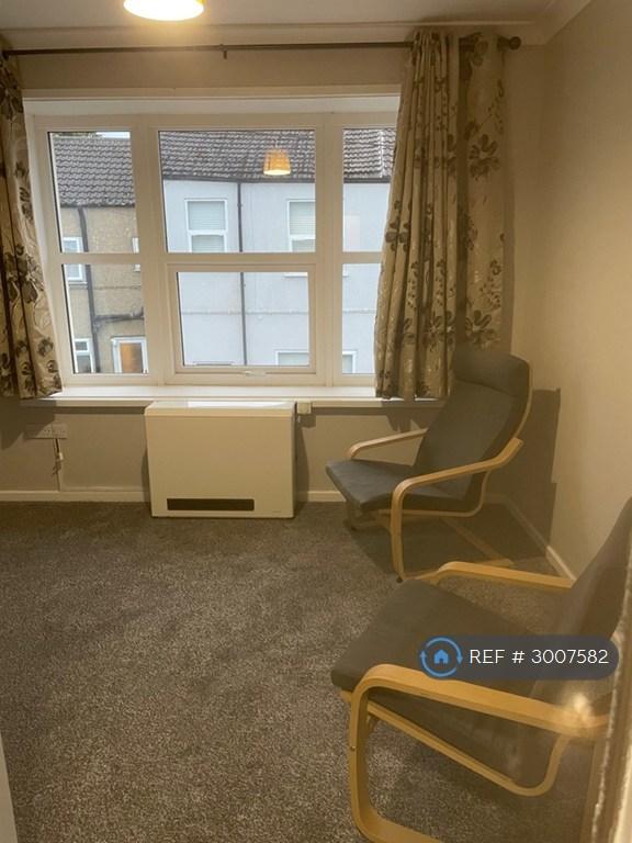 Flat Sunny Bank in Wakefield