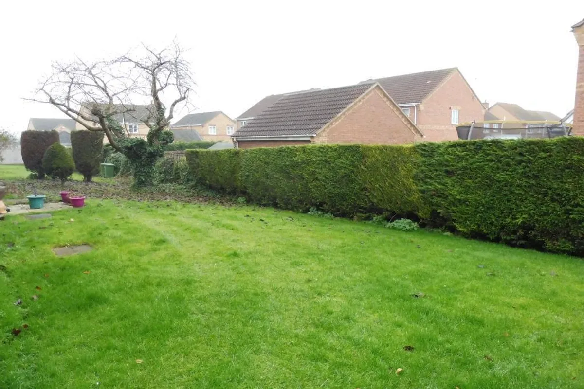 Flat Hawthorn Chase in West Lindsey