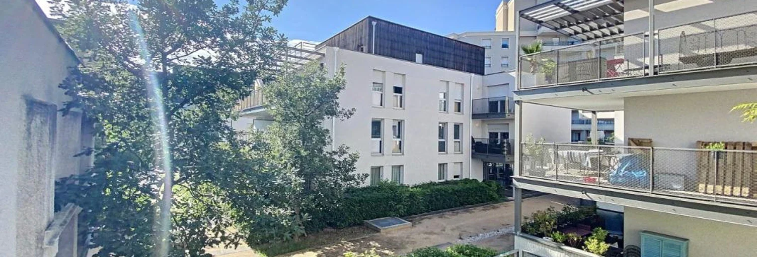 Flat Rue Antoine Charial in Lyon