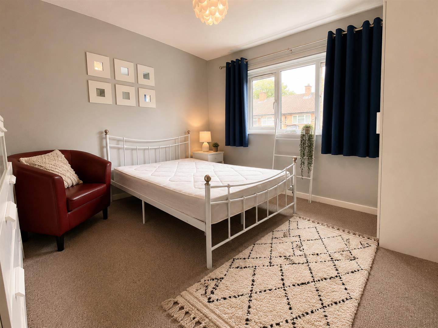Room Garden Walk in Stevenage