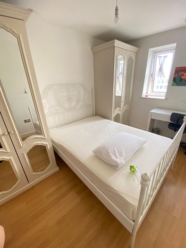 Room High Street in Greater London