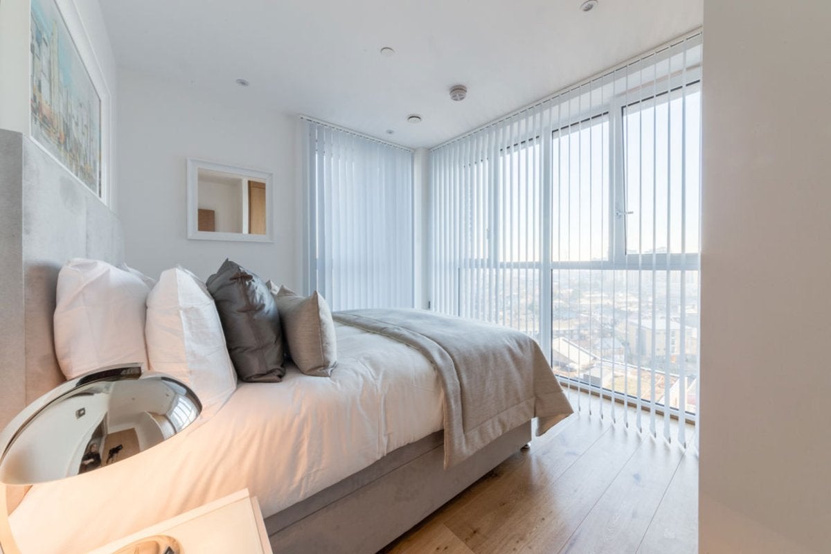 Flat Hoy Street in Greater London