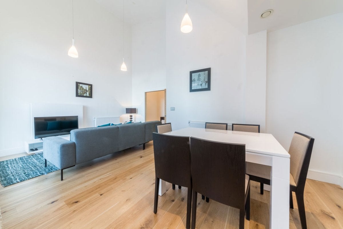 Flat Hoy Street in Greater London