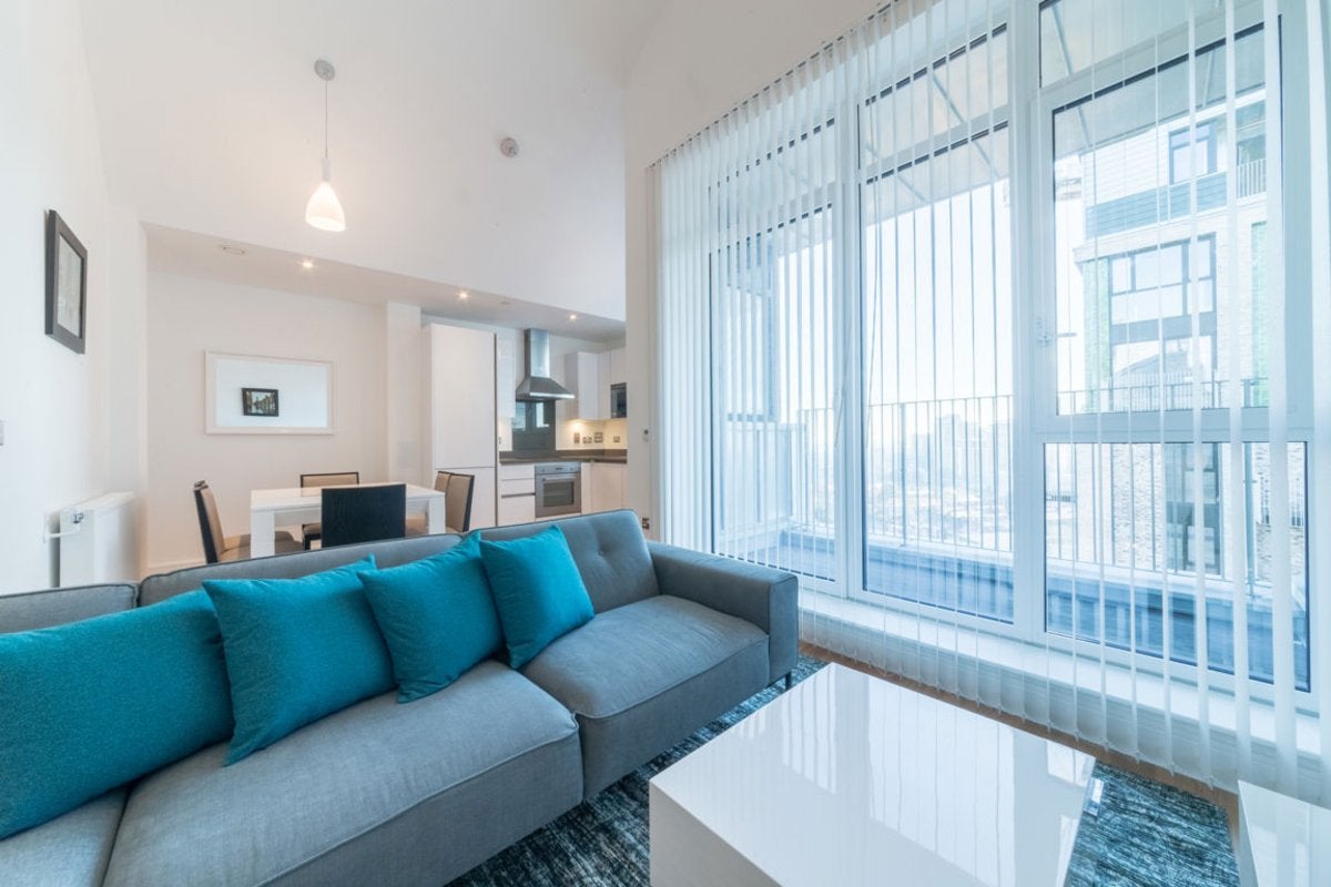 Flat Hoy Street in Greater London
