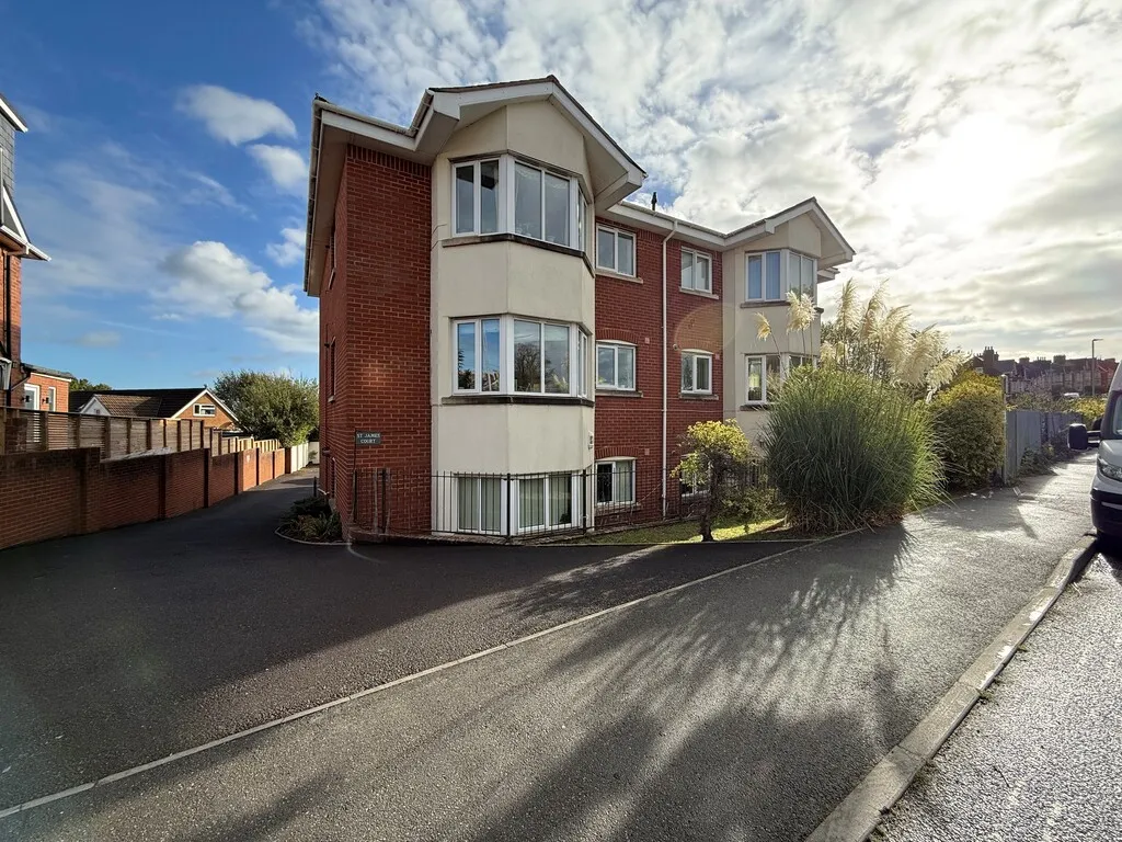 Flat Mount Pleasant Road in Exeter