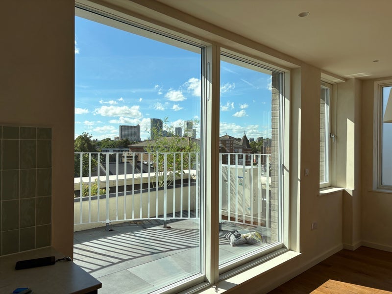 Room Manor Park in Greater London