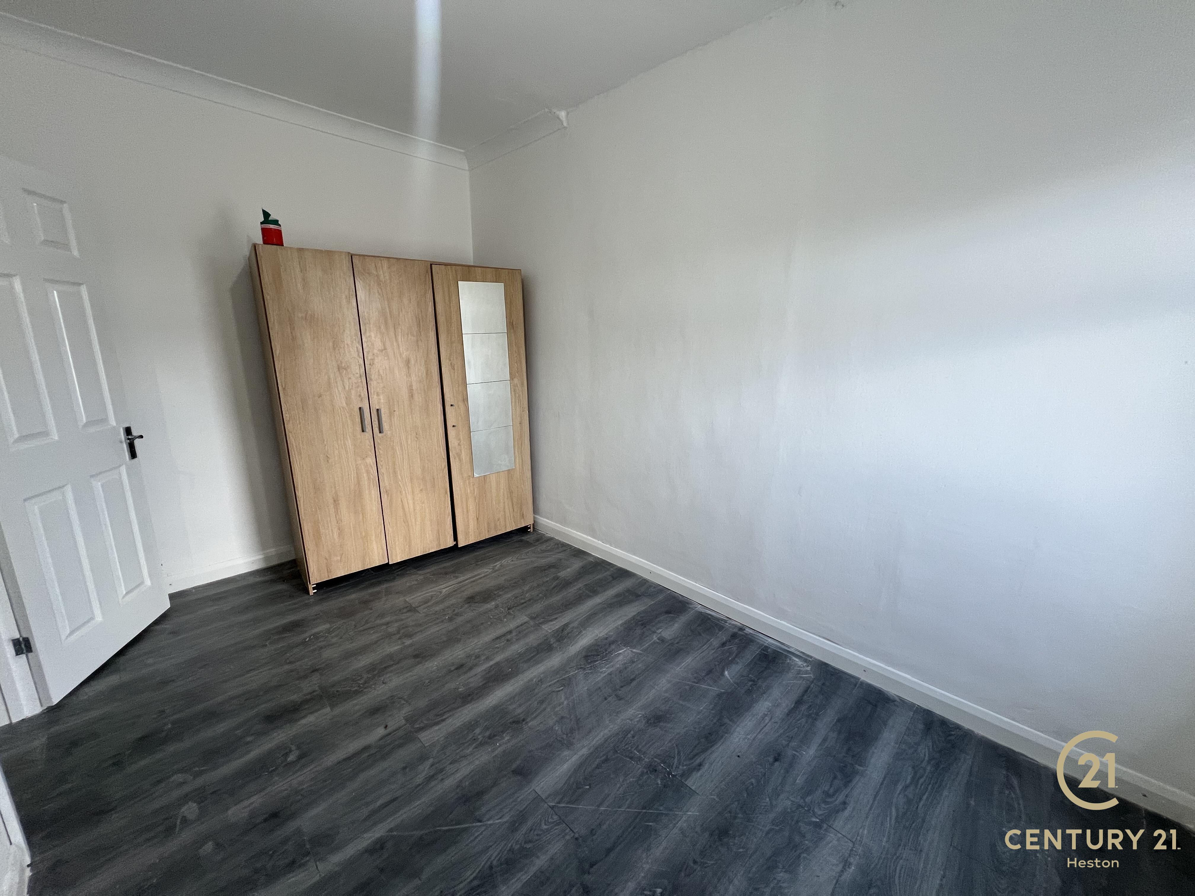 Flat Dudley Road in Greater London