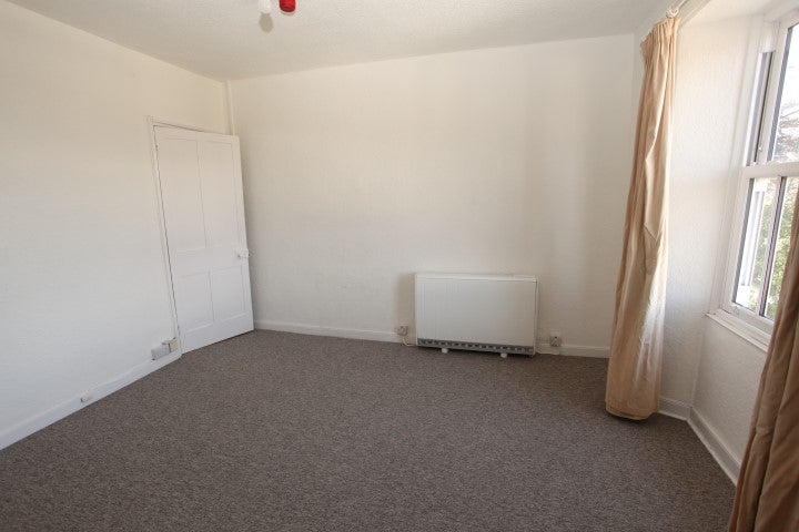Flat Southfield Road in Bristol