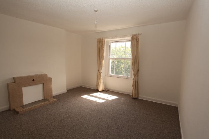 Flat Southfield Road in Bristol