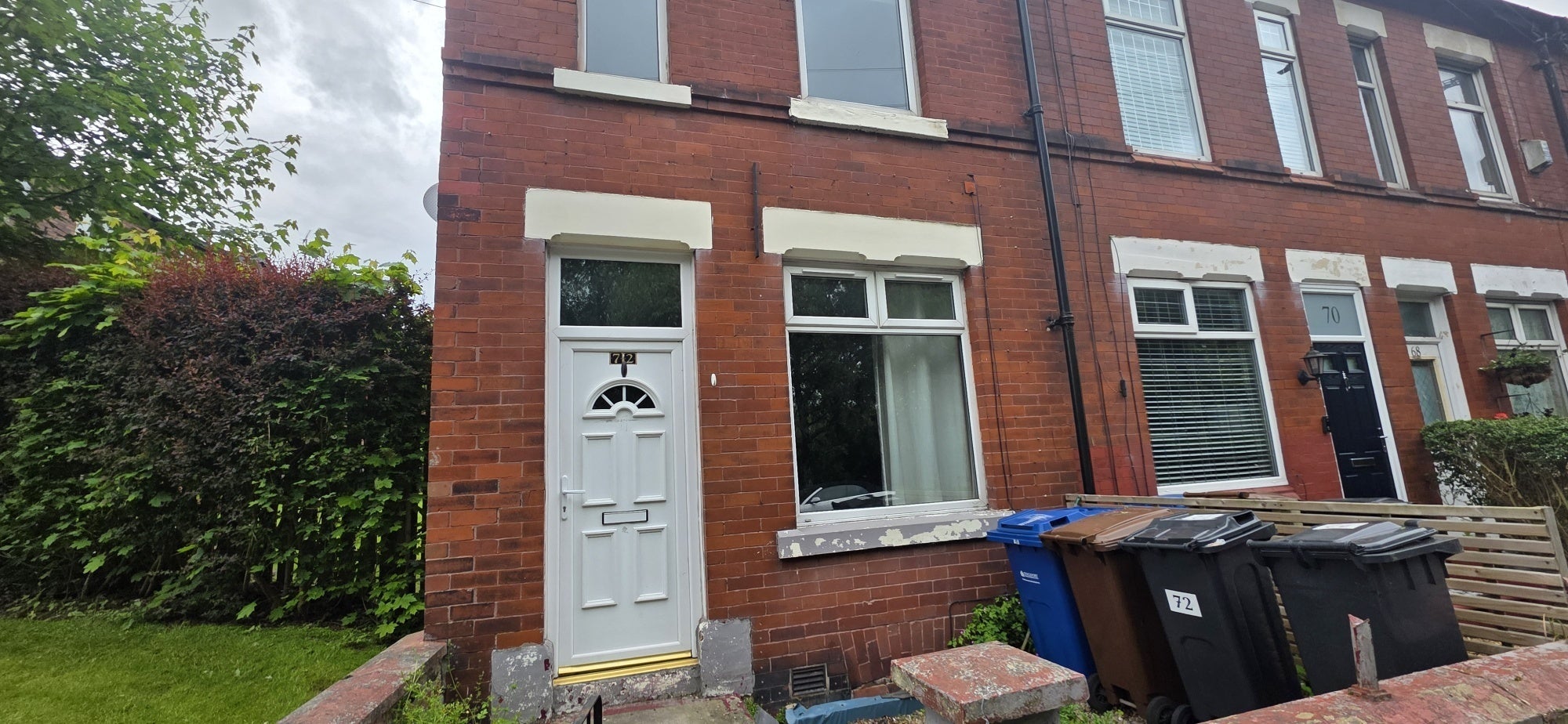 House Newbridge Lane in Stockport