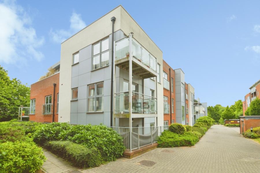 Flat Charrington Place in St Albans