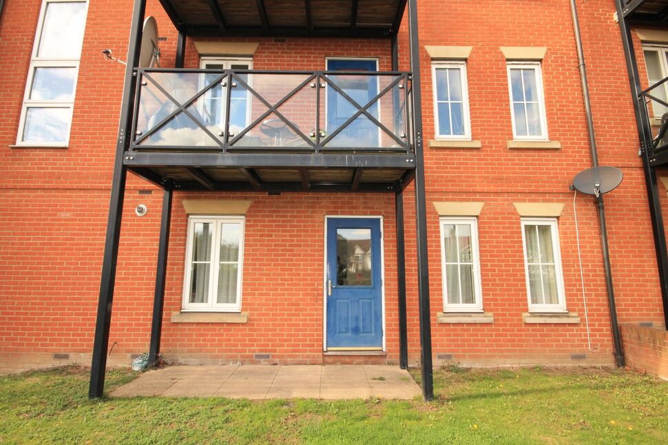 Flat Flora Gardens in Greater London