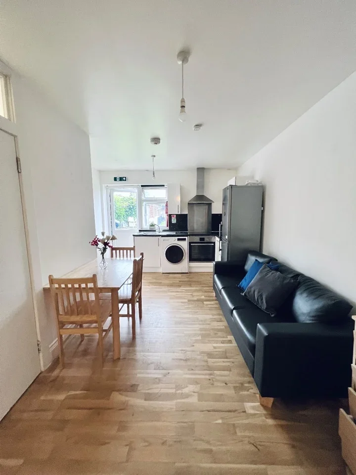 Flat Vivian Avenue in Greater London