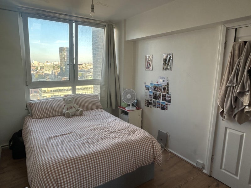 Flat Peerless Street in Greater London