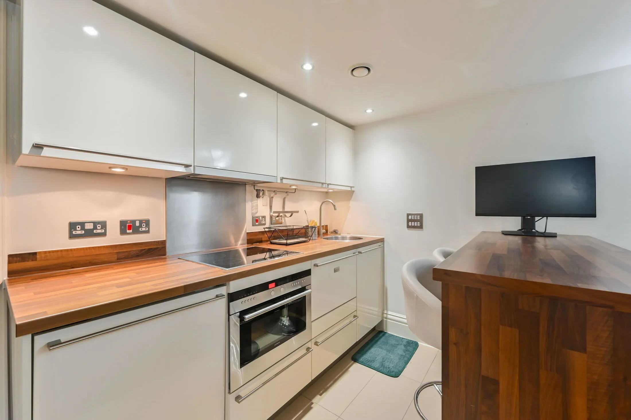 Flat Lurline Gardens in Greater London
