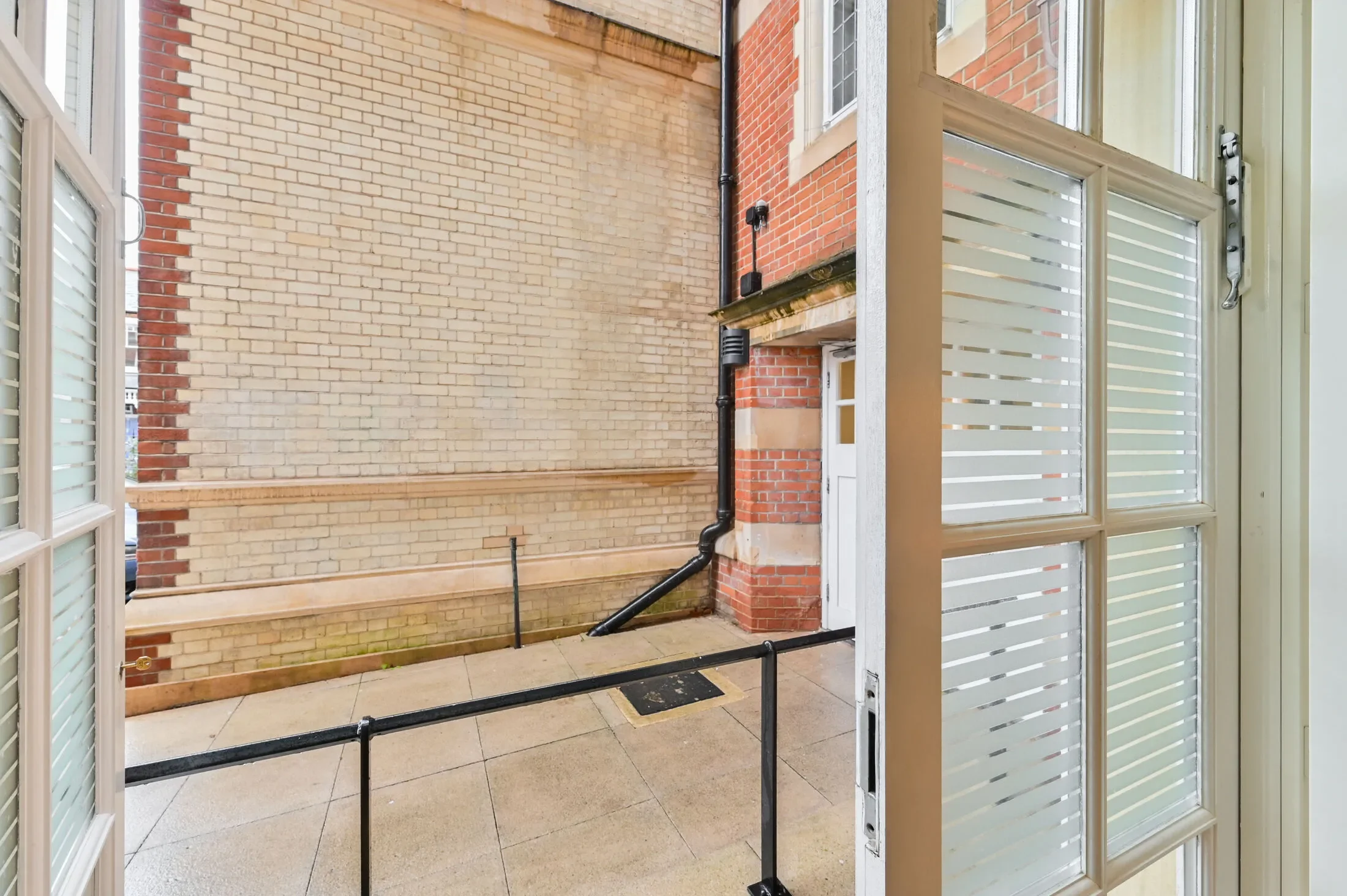 Flat Lurline Gardens in Greater London