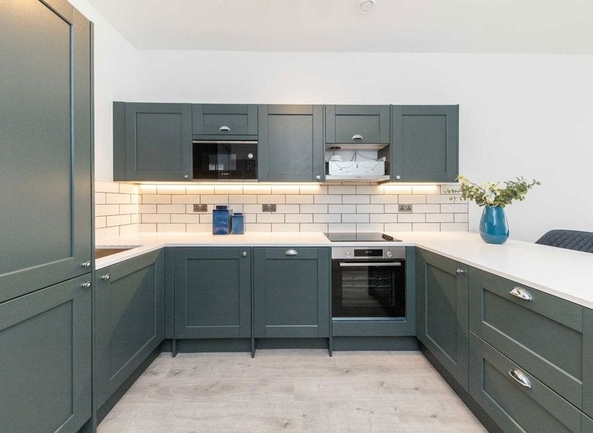 Flat Rosemont Road in Greater London