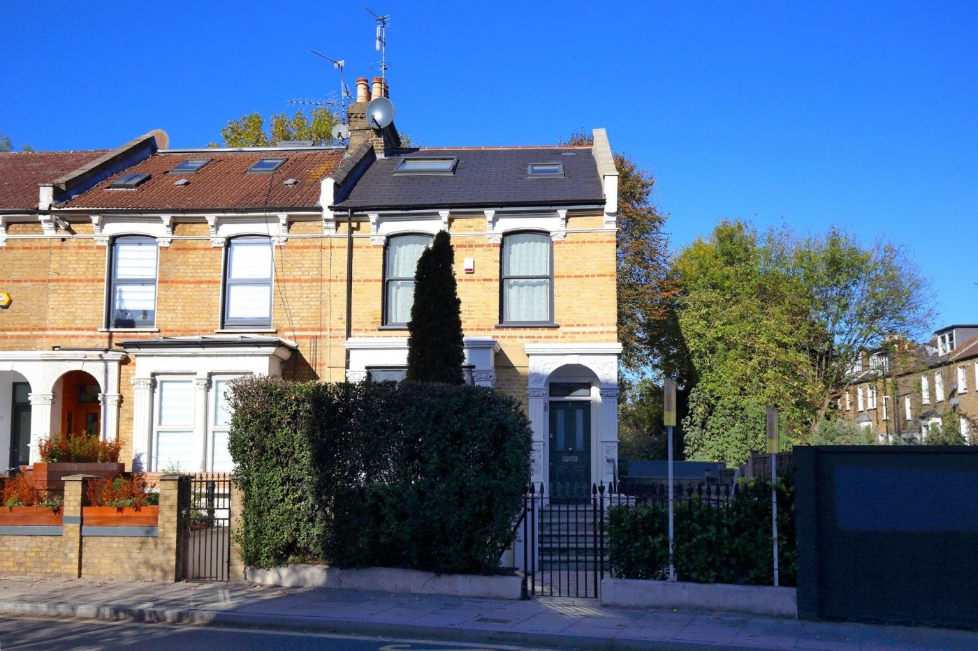 Flat Brownswood Road in Greater London
