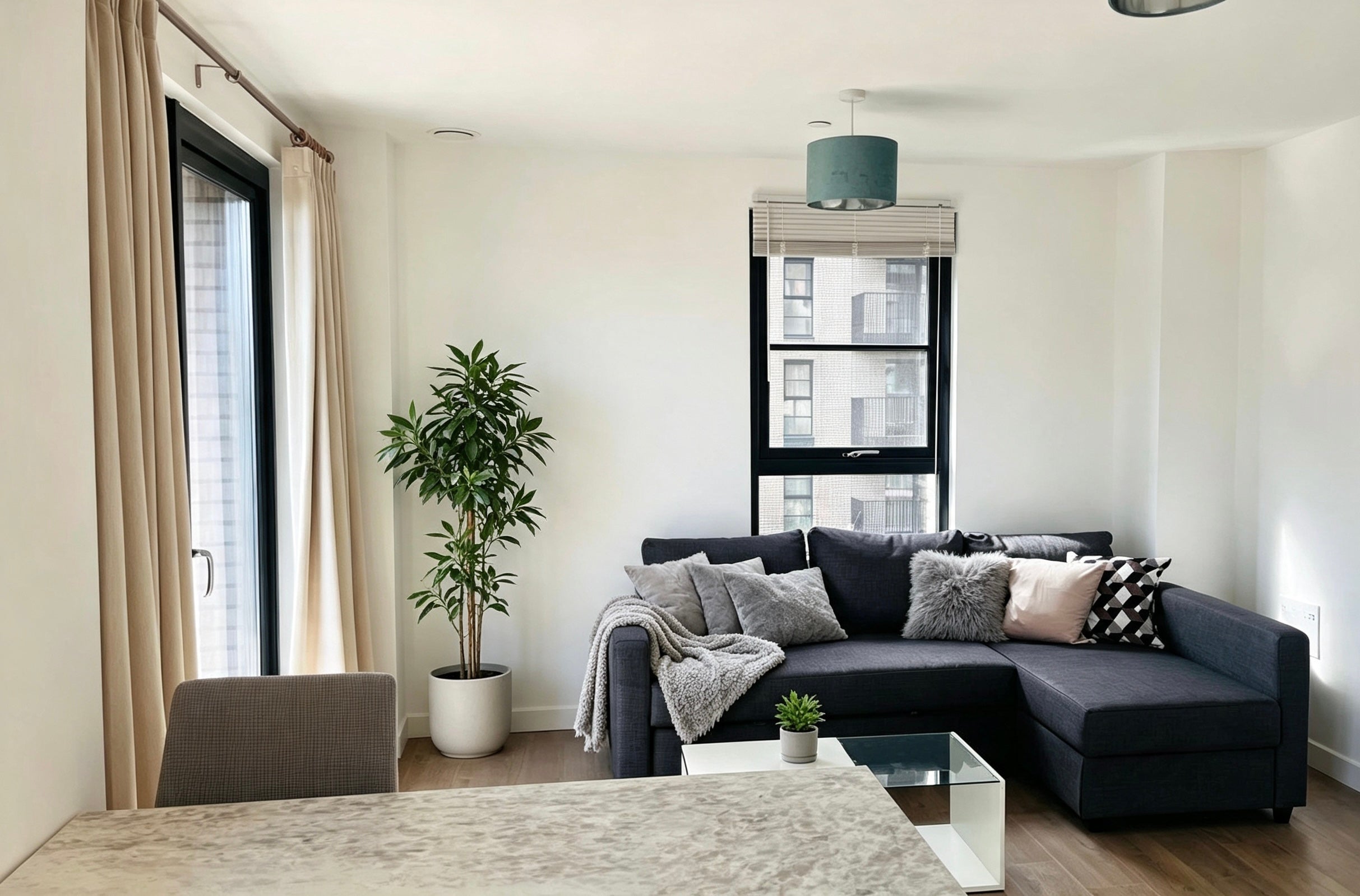 Flat Bushey Road in Greater London