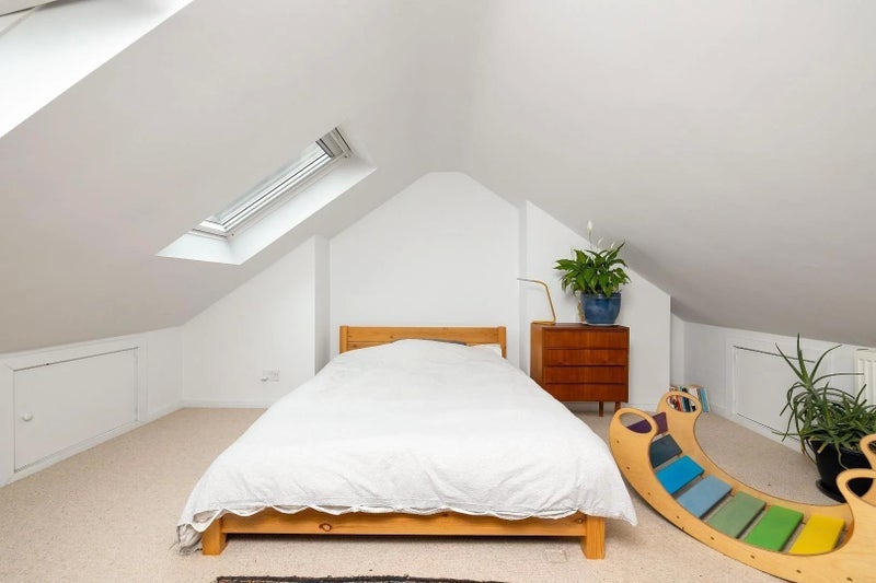 Room Westminster Road in Bristol