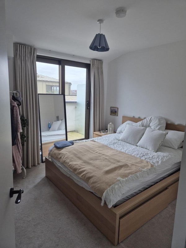 Room Station Road in Greater London