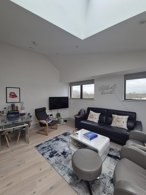 Room Station Road in Greater London