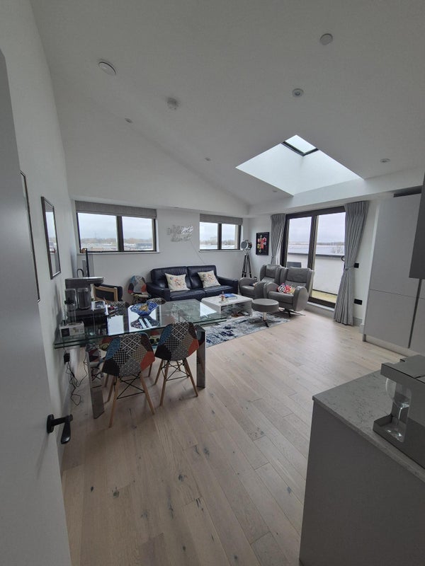 Room Station Road in Greater London