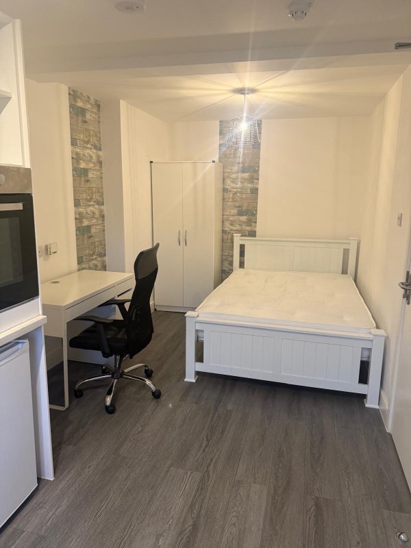Flat Camberwell Road in Greater London