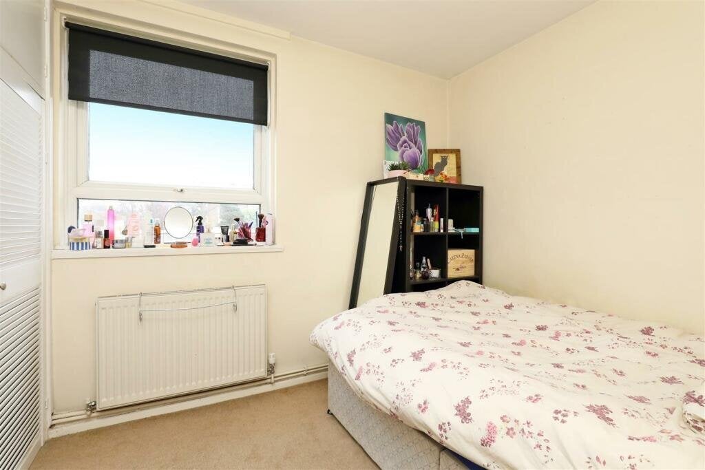 Flat Cherrywood Drive in Greater London