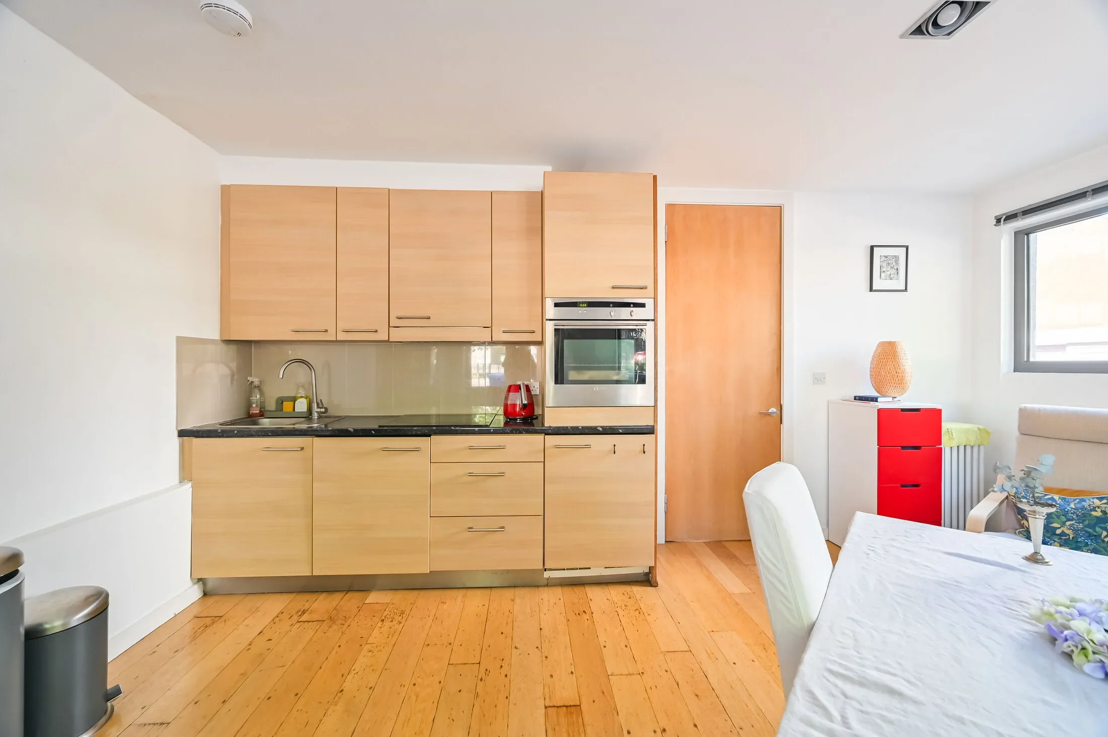 Flat Rector Street in Greater London