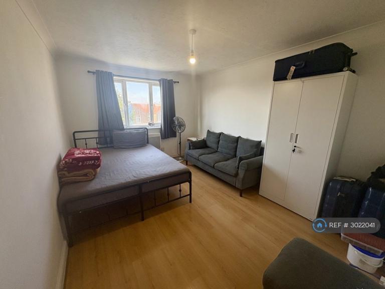 Flat Apsley Road in Portsmouth